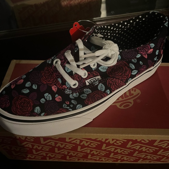 Vans - Picture 4 of 4